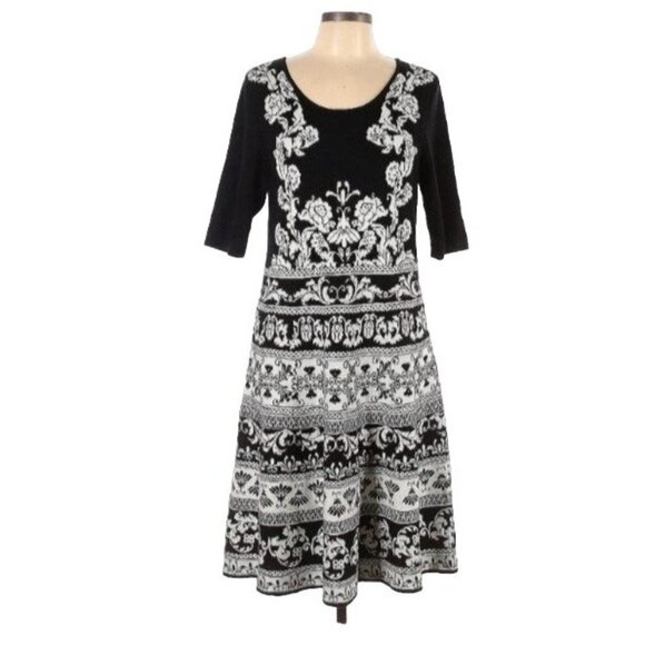 Black & White Floral Print‎ 3/4 Sleeve Knit Dress With A-Line Silhouette - Picture 2 of 11